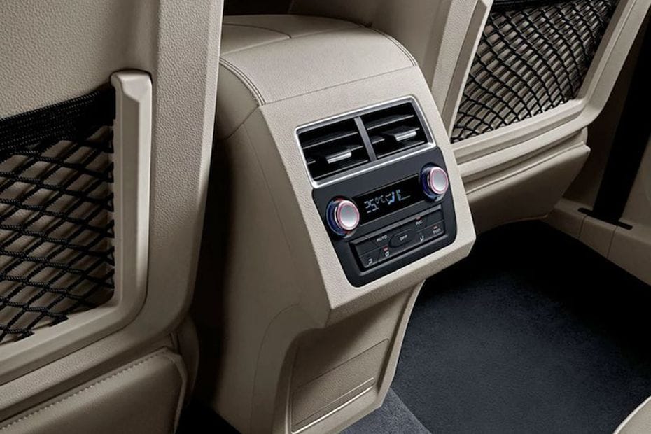 T700 Rear AC Controls