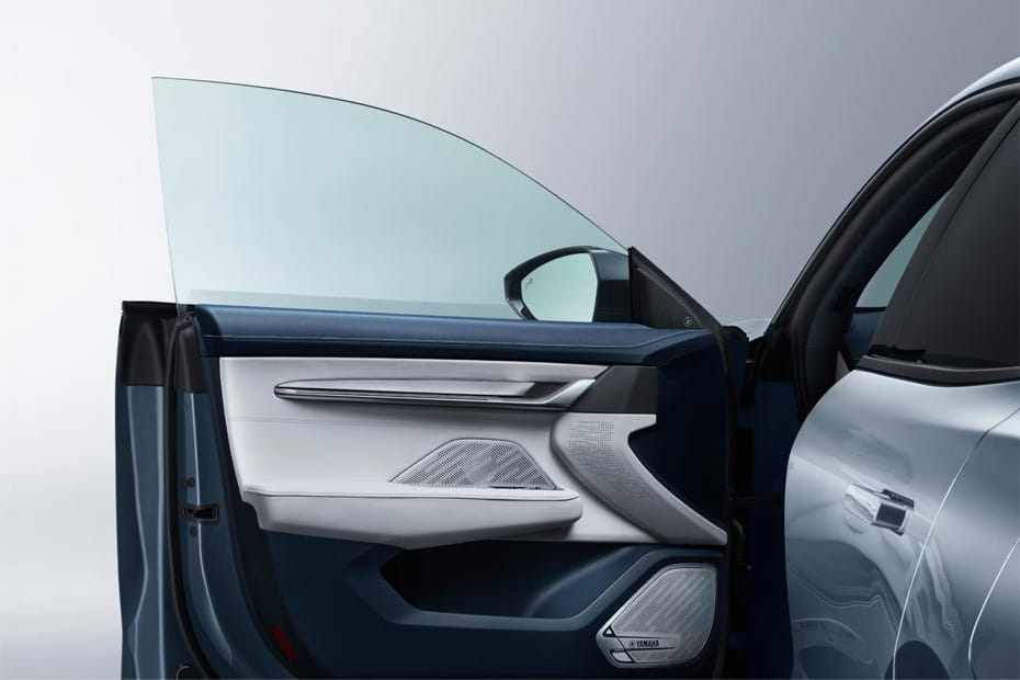 زيكر 1 Inside Of Drivers Side Open Door