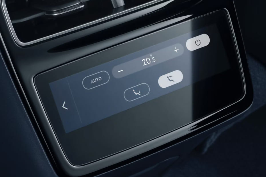 1 Rear AC Controls