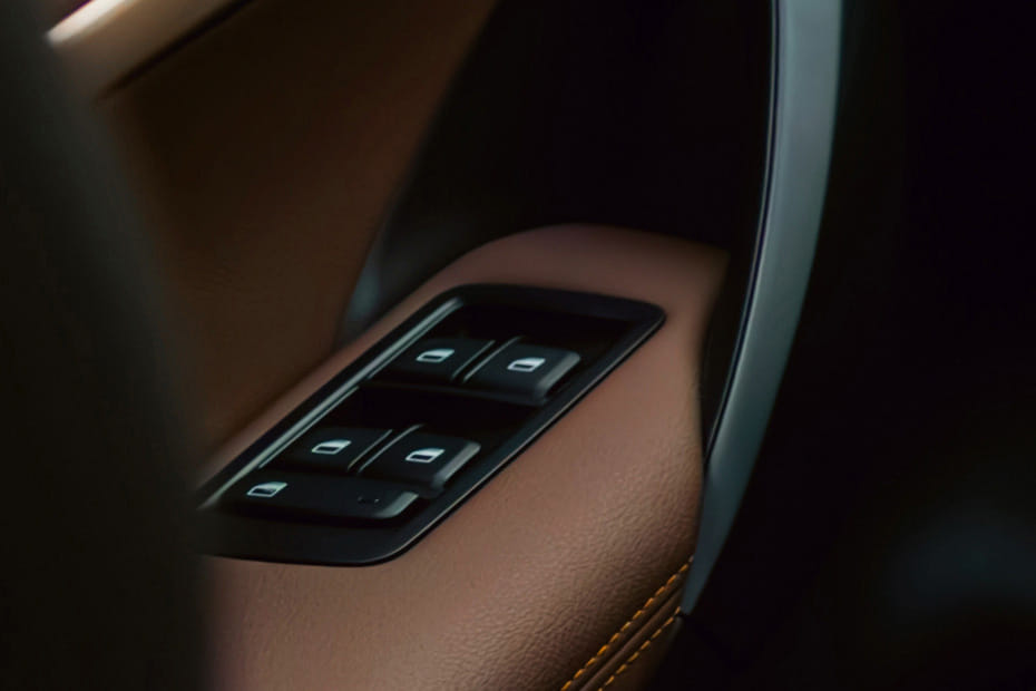 فينفاست VF6 Drivers Side In Side Door Controls