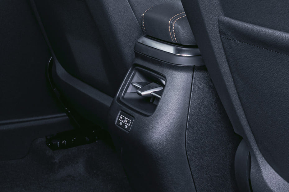VF6 Rear AC Controls