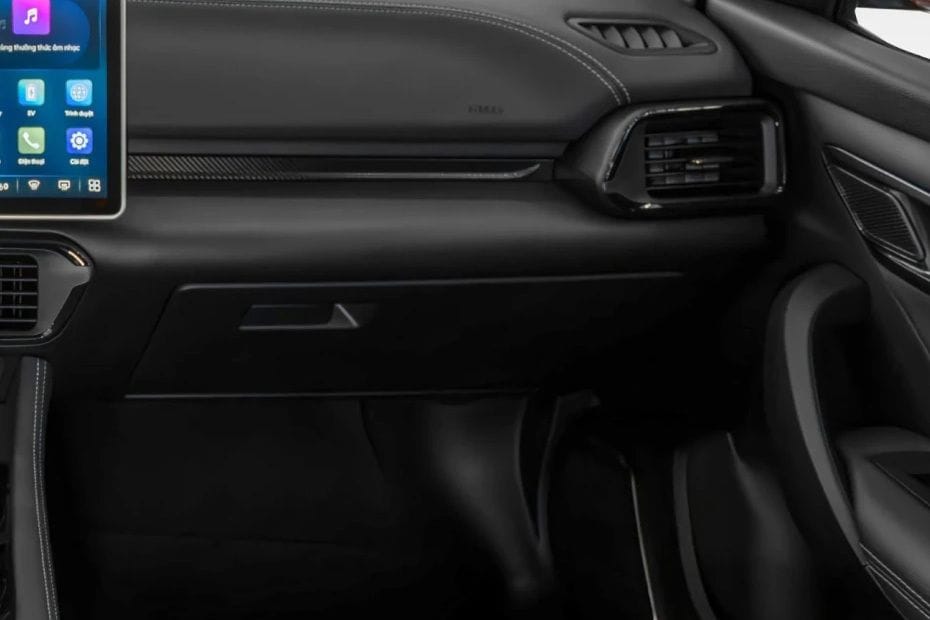 فينفاست VF8 Glove Box