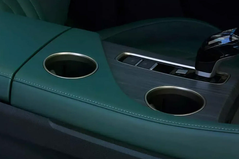 S09 Cup Holders
