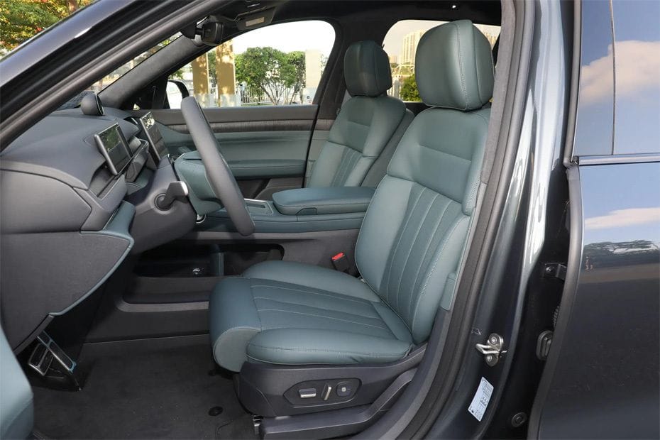 ES8 Front Seats