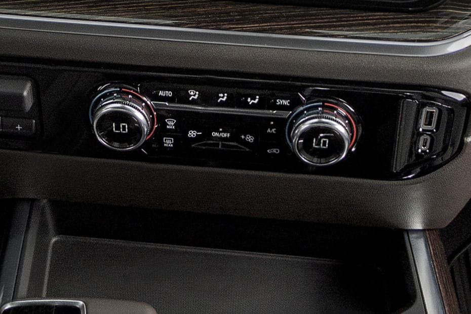 Front AC Controls of جي إم سي سييرا إل دي 