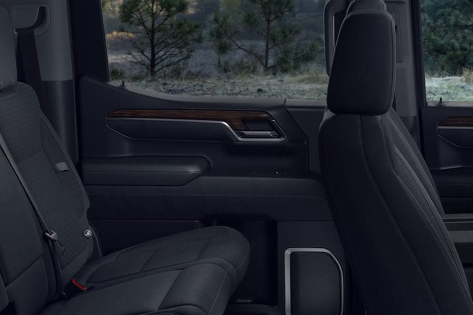 جي إم سي سييرا إل دي  Front And Rear Seats Together