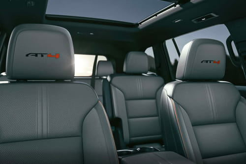 جي إم سي أكاديا Front And Rear Seats Together