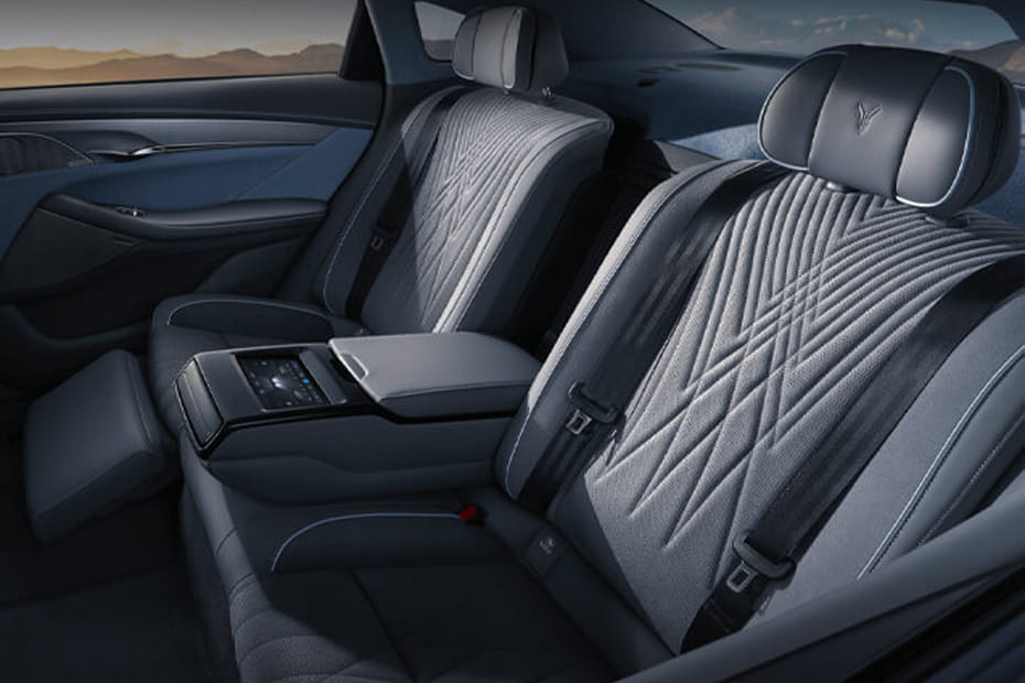 فوياه باشن Rear Seats