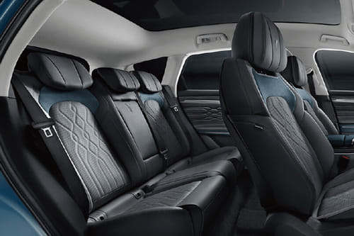 فوياه فري Rear Seats