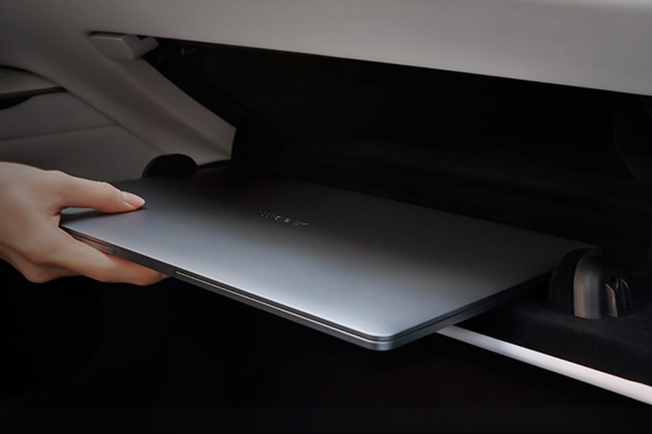 شاومي إس يو 7 Glove Box Open