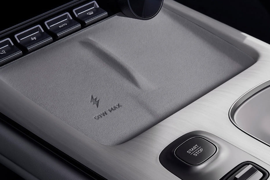 Power Accessories Outlet View of Xiaomi SU7