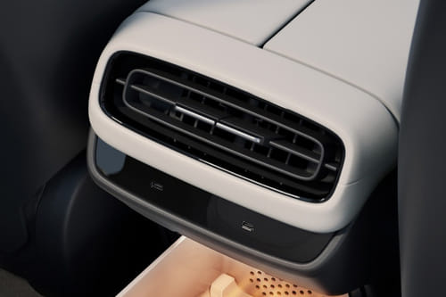 إس يو 7 Rear AC Controls