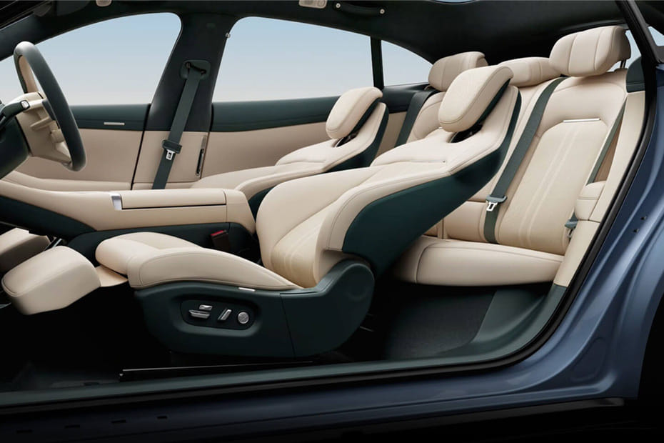شاومي واي يو 7 Front And Rear Seats Together