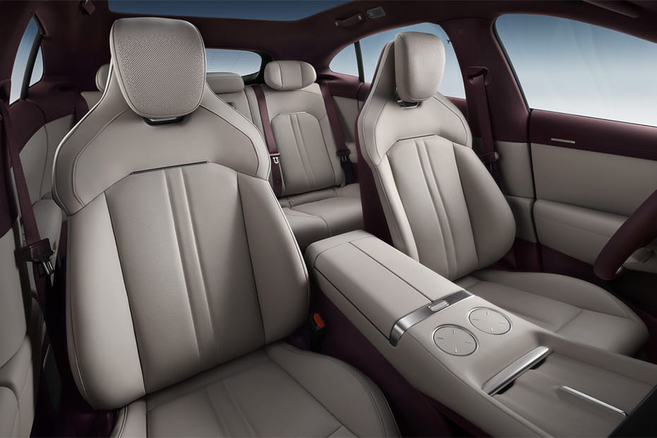 واي يو 7 Front Seats