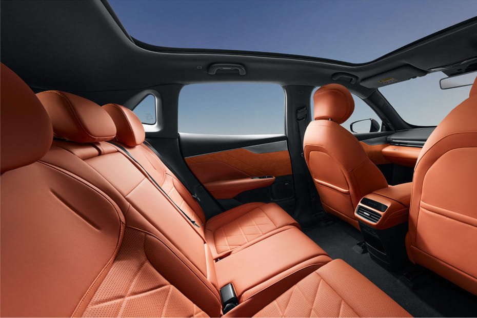 ديبال إس 05 Rear Seats