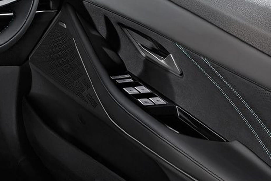 Deepal L07 Drivers Side In Side Door Controls