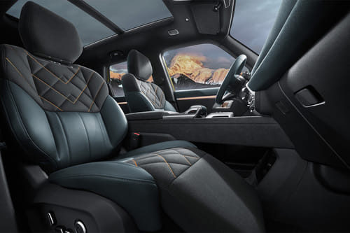 جي 318 Front Seats