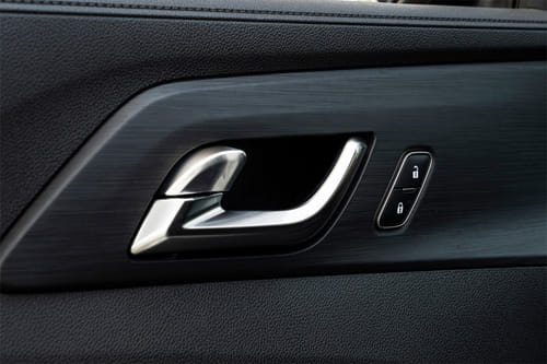 door handle interior of ج إم سي فيجوس دابل كابين