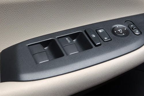 هوندا مدينة Drivers Side In Side Door Controls