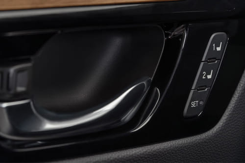door handle interior of Honda CR-V