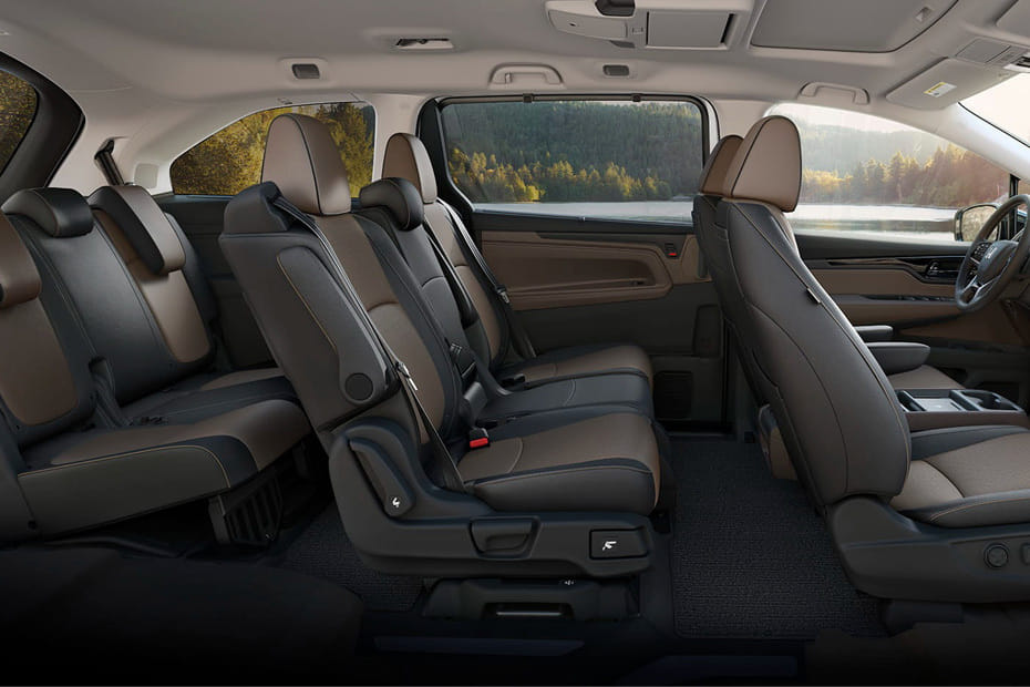 هوندا أوديسي Front And Rear Seats Together