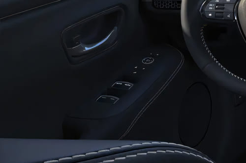 هوندا ZR-V Drivers Side In Side Door Controls