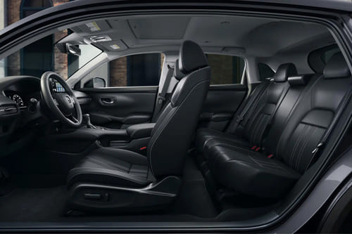هوندا ZR-V Front And Rear Seats Together