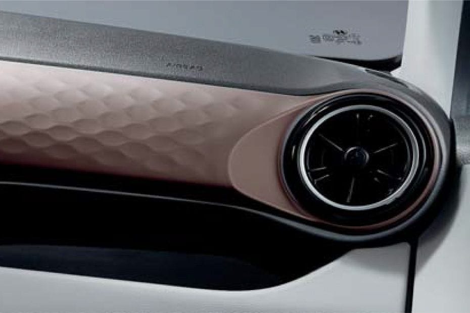 Side AC Controls of Hyundai Grand i10 in Saudi Arabia