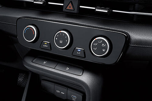 Front AC Controls of Hyundai Accent