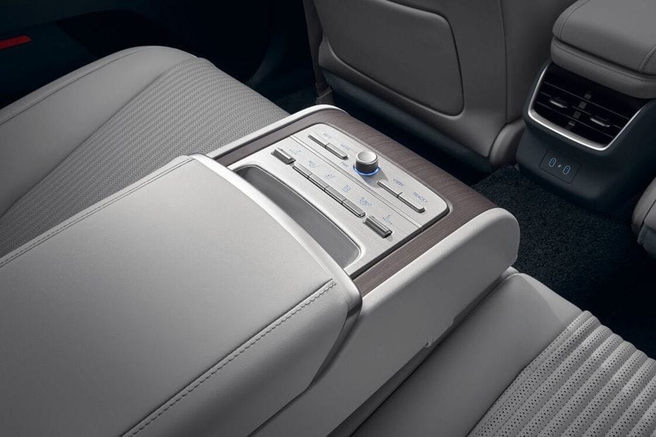 أزيرا Armrest Rear