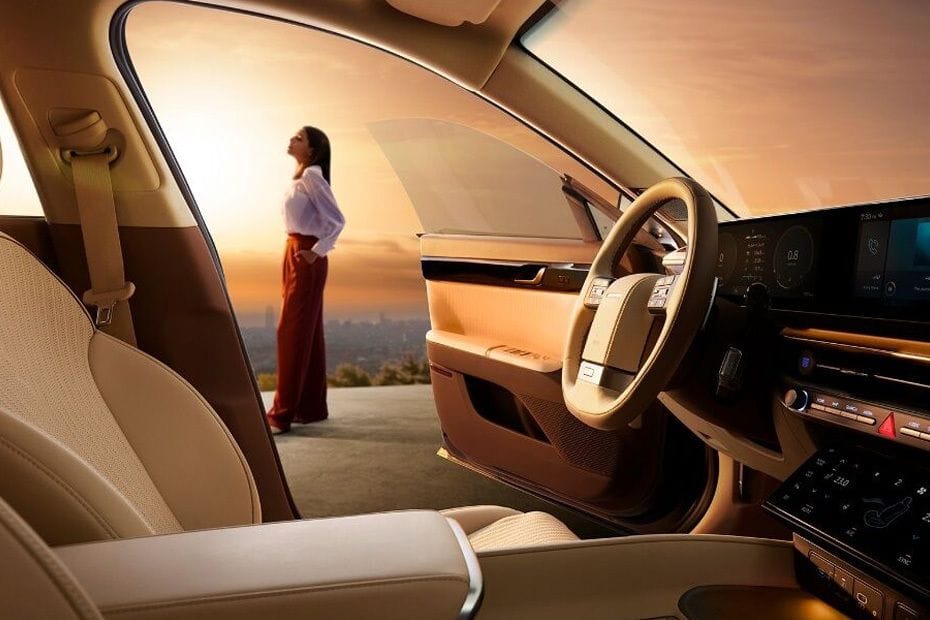 هيونداي أزيرا Inside Of Drivers Side Open Door