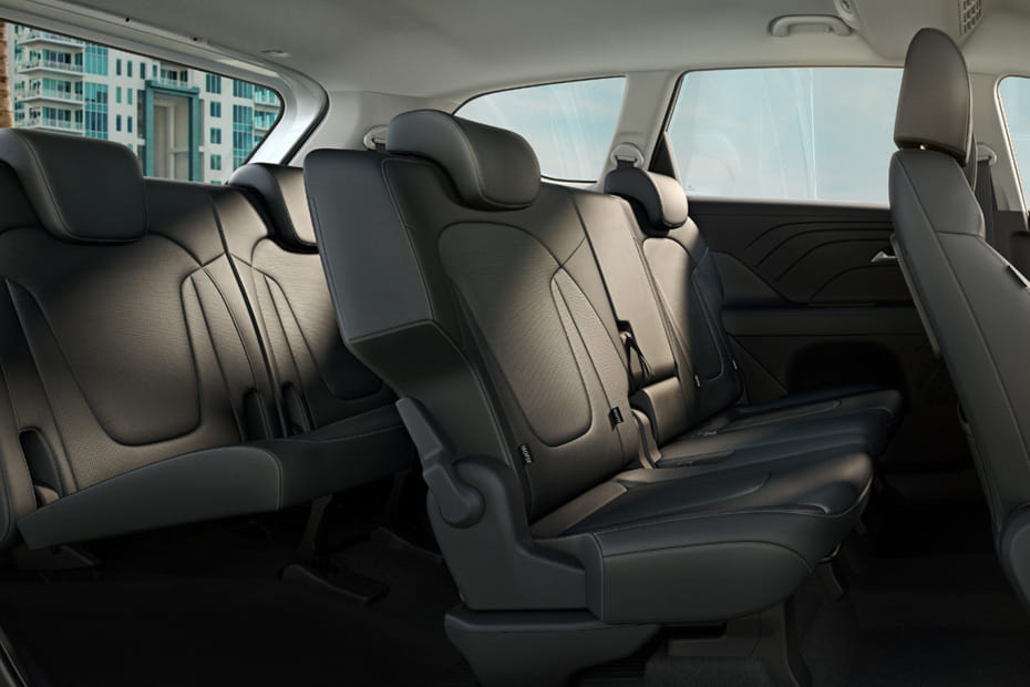 Hyundai Stargazer Front And Rear Seats Together