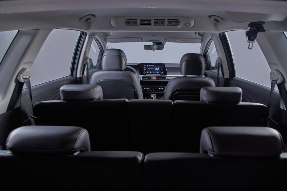 Hyundai Stargazer Front And Rear Seats Together