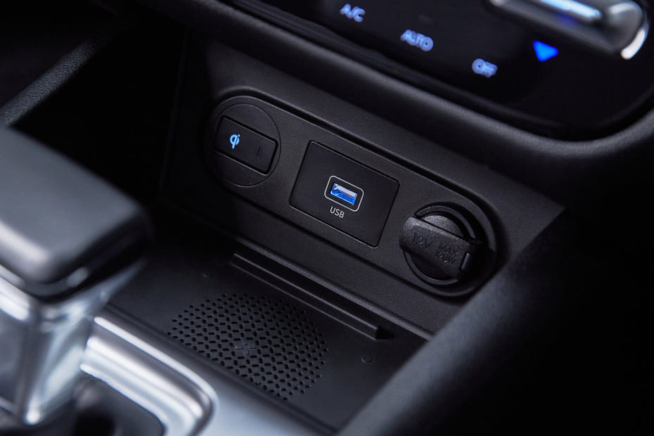 Power Accessories Outlet View of هيونداي ستارغيزر