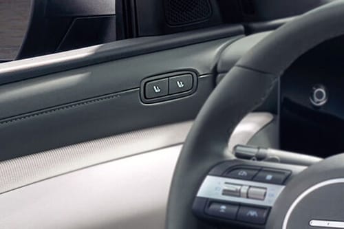 Hyundai Tucson Drivers Side In Side Door Controls