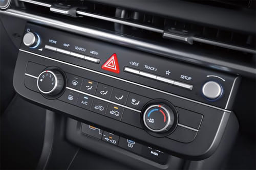 Front AC Controls of Hyundai Tucson