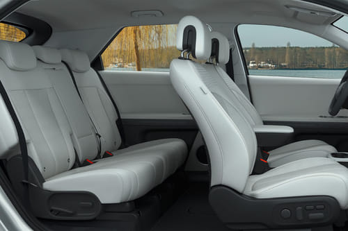 هيونداي أيونيك 5 Front And Rear Seats Together