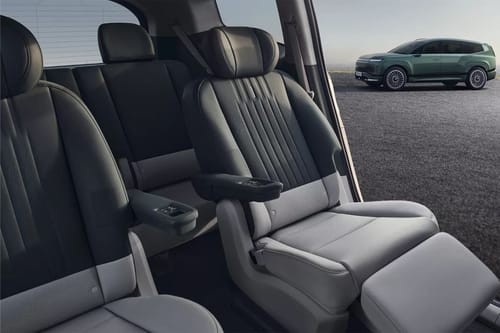 هيونداي أيونيك 9 Inside Of Drivers Side Open Door