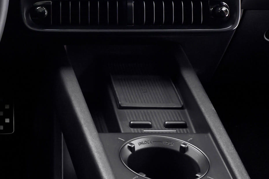 Power Accessories Outlet View of هيونداي أيونيك 3