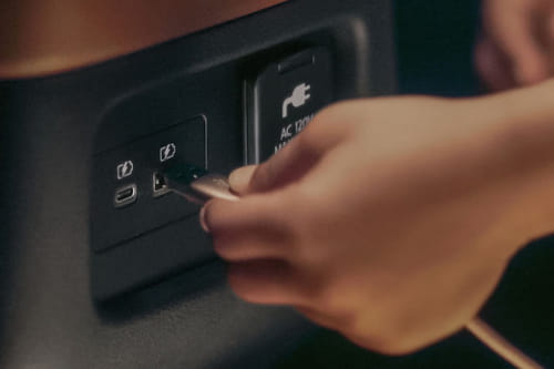 Power Accessories Outlet View of انفنتي كيو إكس 60 (2024–2025)