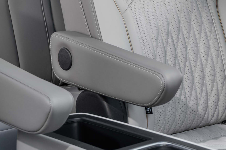 QX60 2026 Armrest Rear