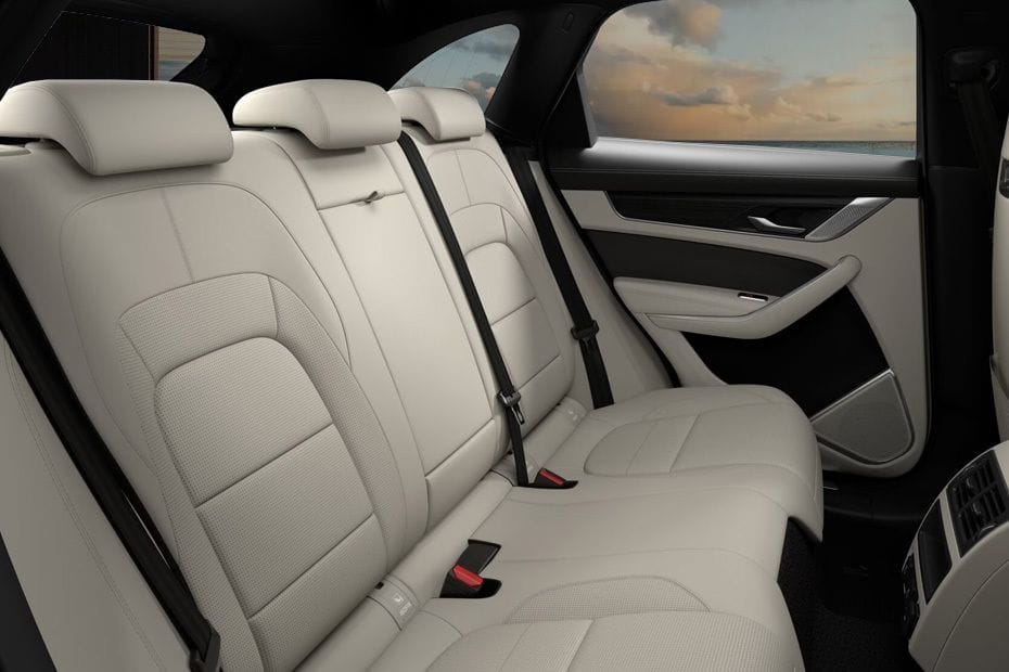 جاكوار إف-بايس Rear Seats
