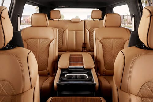 جيب جراند واجونير Front And Rear Seats Together