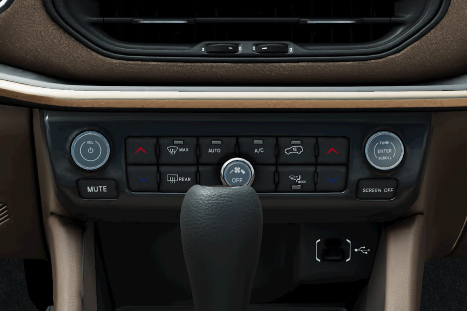 Front AC Controls of Jeep Commander