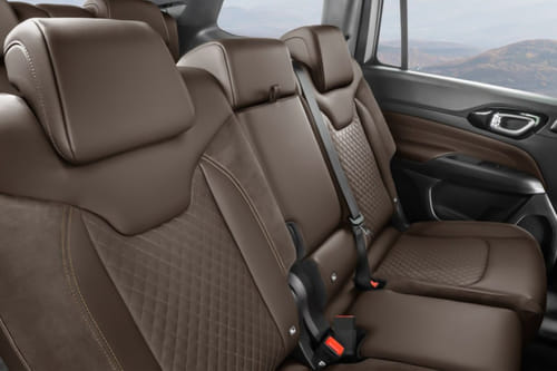 جيب كوماندَر Rear Seats