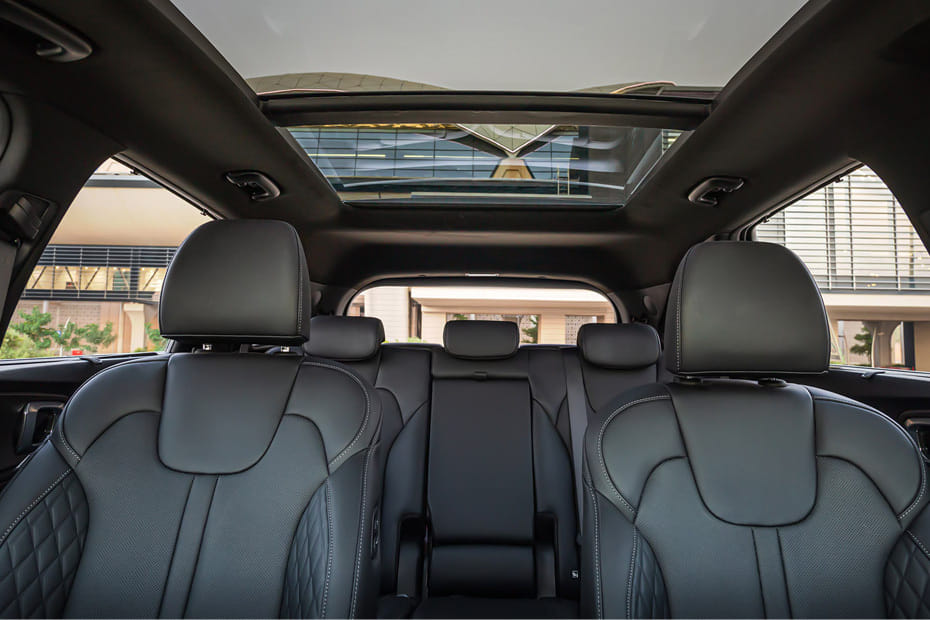 KIA Sorento Front And Rear Seats Together