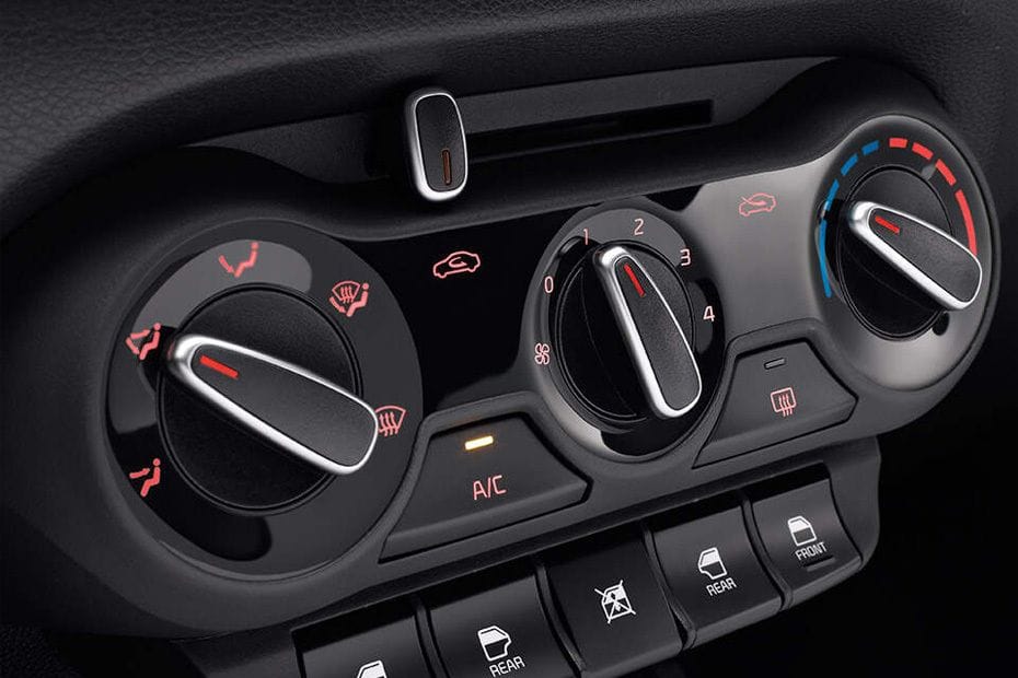 Front AC Controls of كيا بيجاس