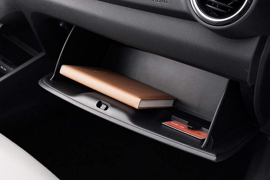 كيا بيجاس Glove Box