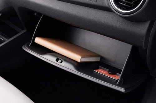 كيا بيجاس Glove Box