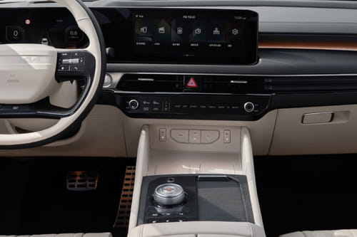 كيه 8  Center Console